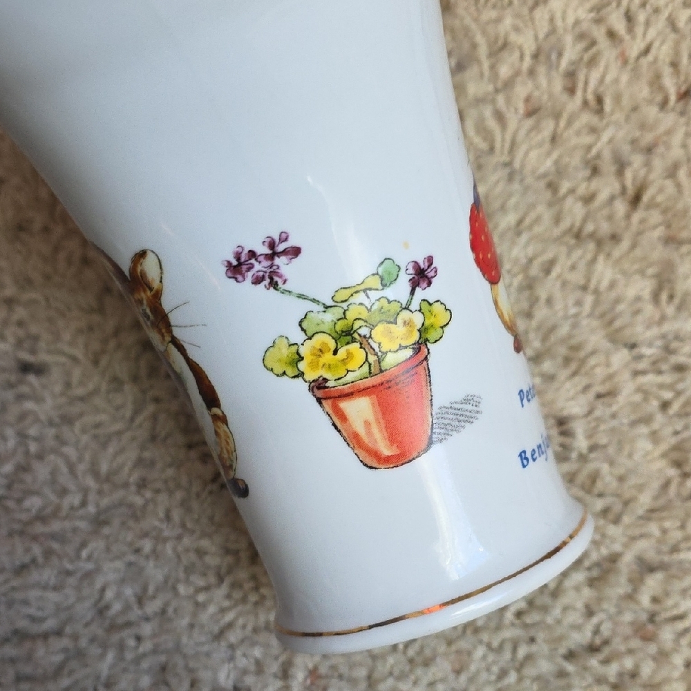 Peter Rabbit Ceramic Basket/Vase - Picture 6 of 7